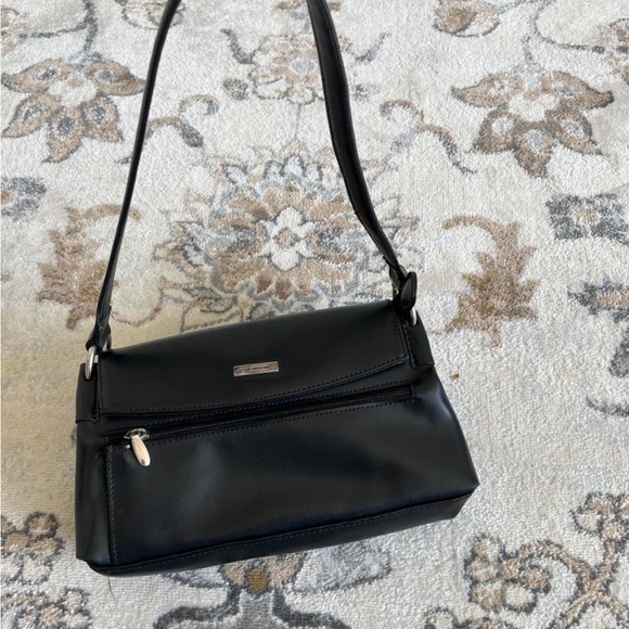 Handbags - Black Women’s Shoulder Bag - Classic Everyday Style